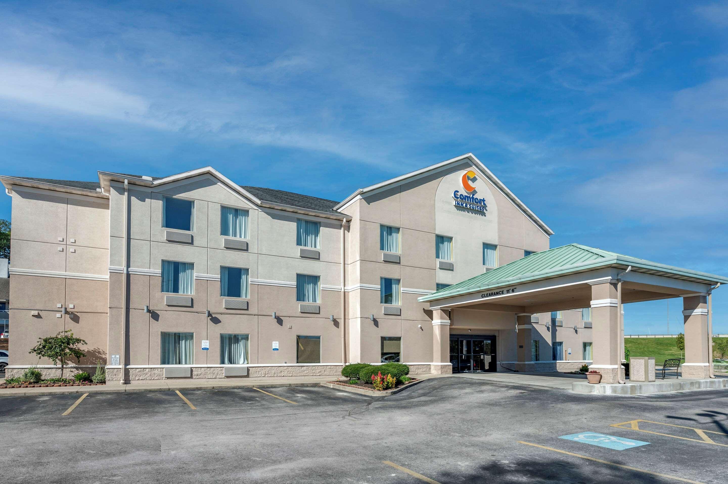 Comfort Inn & Suites Englewood Exterior photo