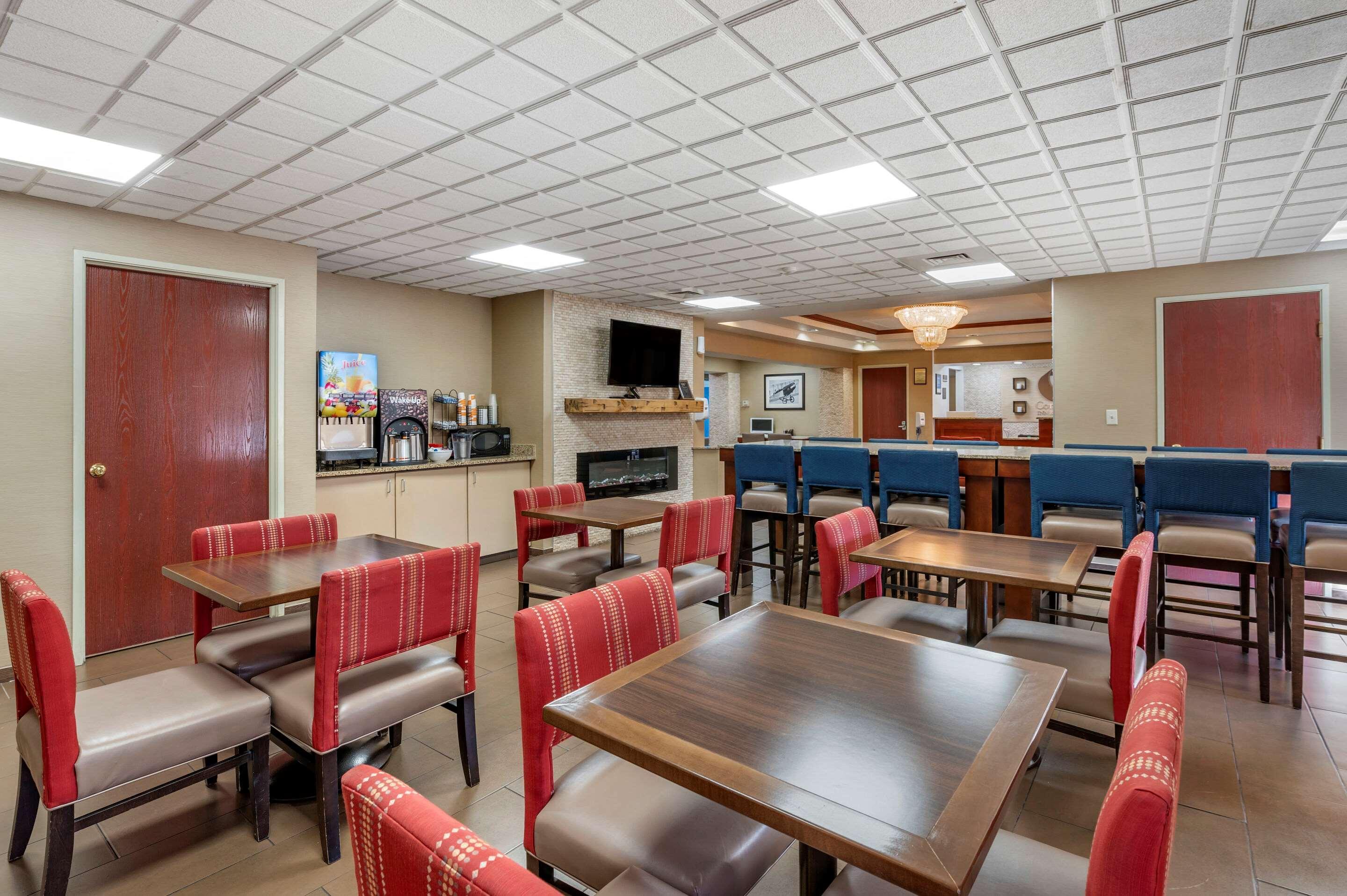 Comfort Inn & Suites Englewood Exterior photo